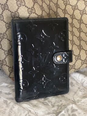 Vintage LV  Black Patent Leather Ring Agenda with Gold Snap no paper